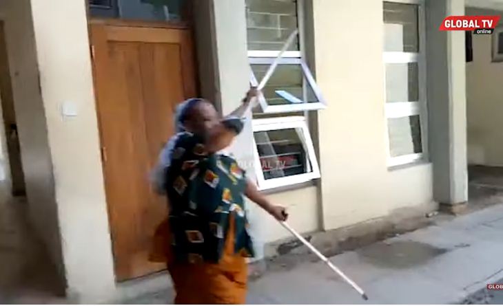 Mtuhumiwa Avurugwa Ataka Kuvunja Kamera za Waandishi – Video - Global Publishers
