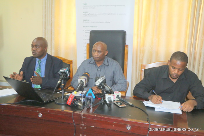 Bodi Ya Filamu Yawashushia Rungu Wawekea Picha Za Ngono Kwa Abiria - Global Publishers