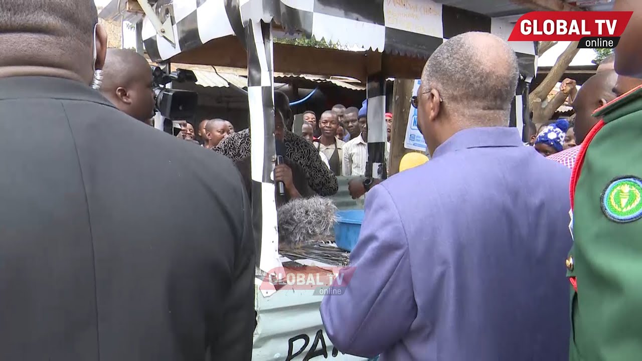 Video: Rais Magufuli Akaribishwa Kula Chips Mtaani, Afanyiwa Maombi - Global Publishers