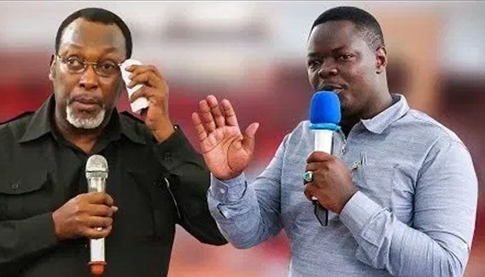 Waitara Amkabidhi Rungu DC Sabaya Kutumia ‘Pesa za Mbowe’ – Video - Global Publishers