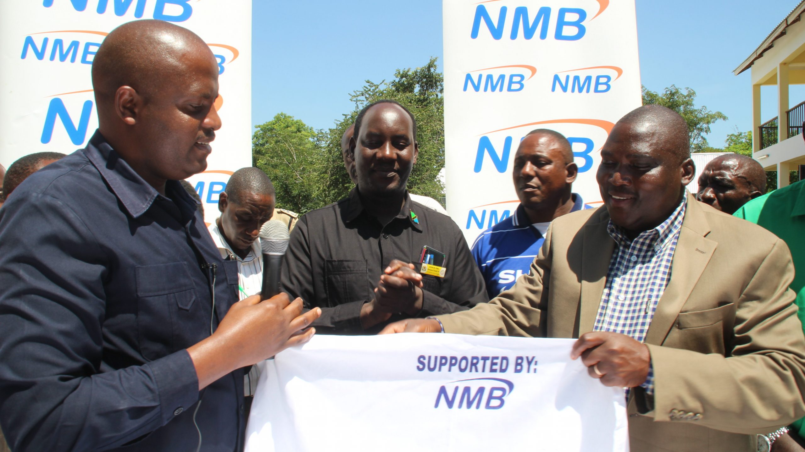 NMB Yakabidhi Vifaa Tiba, Madawati ya Sh. Milioni 35 Kanda ya Magharibi - Global Publishers