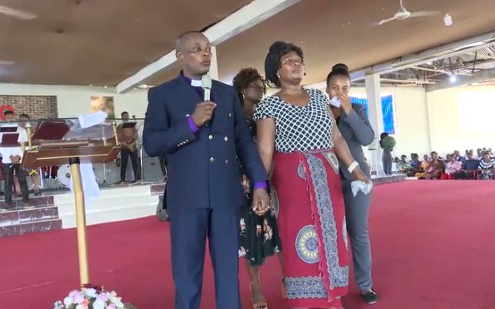 Mama Aliyenusurika Kuchomwa Kisu na Mwanaye Asimulia Mazito – Video - Global Publishers