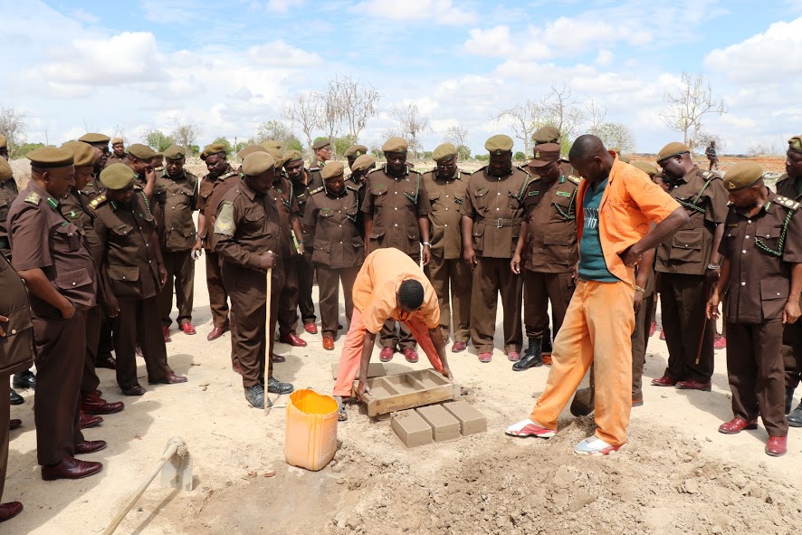 Magereza Yakanusha Kutesa Wafungwa, Kuwapima Ukimwi Hadharani - Global Publishers