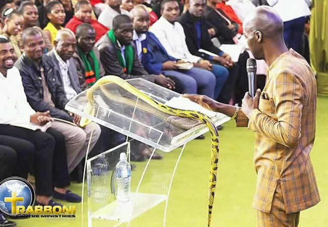 Anayehubiri kwa nyoka kuibuka bongo! - Global Publishers