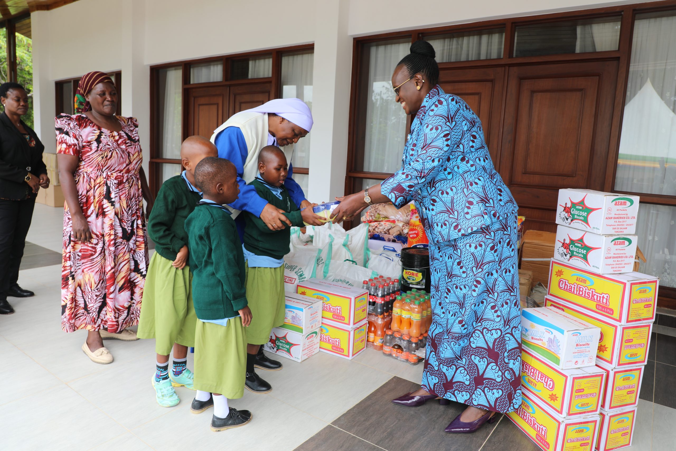 Janeth Magufuli Atoa Misaada  Vituo Vya Watoto Dodoma - Global Publishers