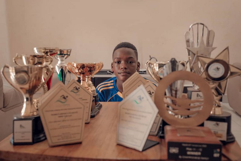 Dogo Fundi wa Kuogelea Aliyepania Kuisimamisha Bongo - Global Publishers