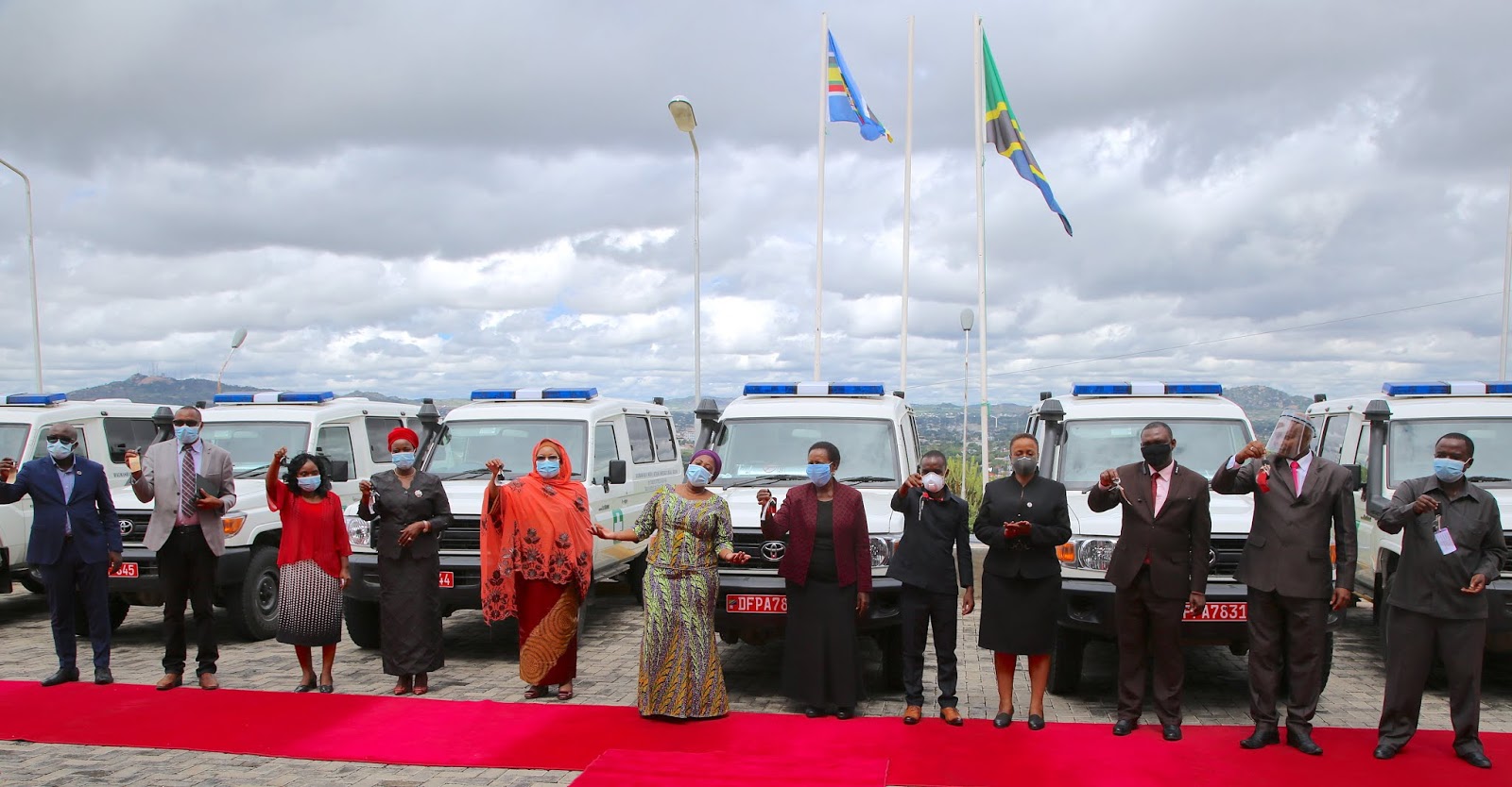 PM Majaliwa Agawa Abulance 50 kwa Wabunge – Pichaz - Global Publishers