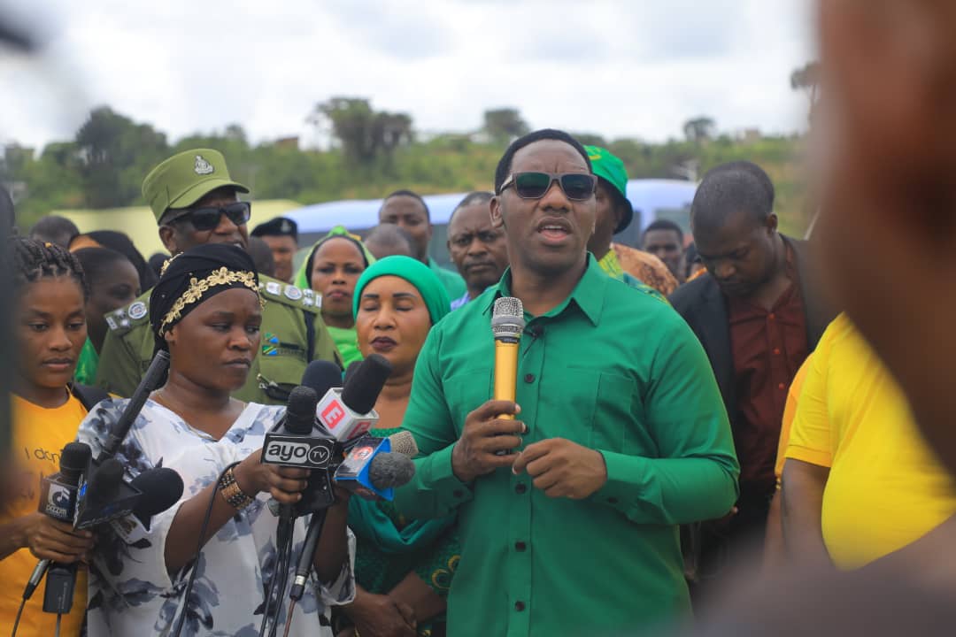 RC MAKONDA AKABIDHI KWA CHAMA CHA MAPINDUZI MIRADI ILIYOTEKELEZWA NA SERIKALI YA AWAMU YA TANO KWENYE JIMBO LA KAWE. - Global Publishers