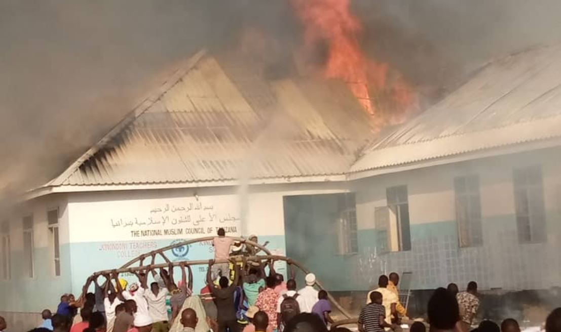 Siri Misikiti, Shule za Kiislamu Kuungua Moto - Global Publishers