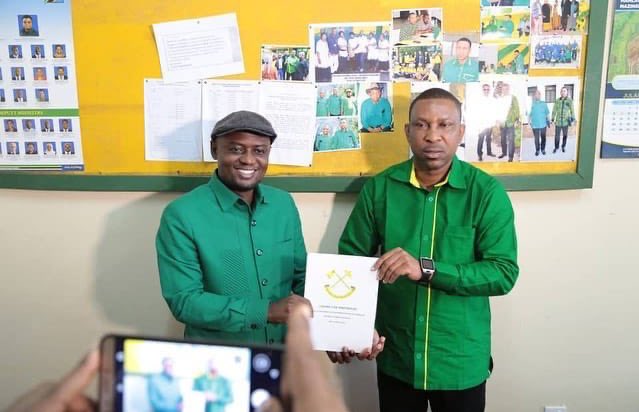 VIDEO : Mrisho Gambo Achukua Fomu, Ubunge Arusha Mjini - Global Publishers