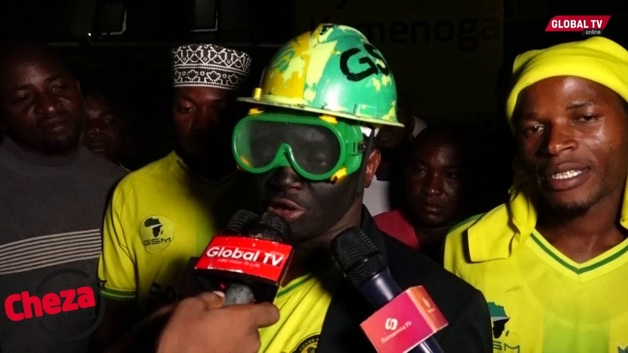 Video: Shabiki Yanga Atupa Dongo Kwa Haji Manara - Global Publishers