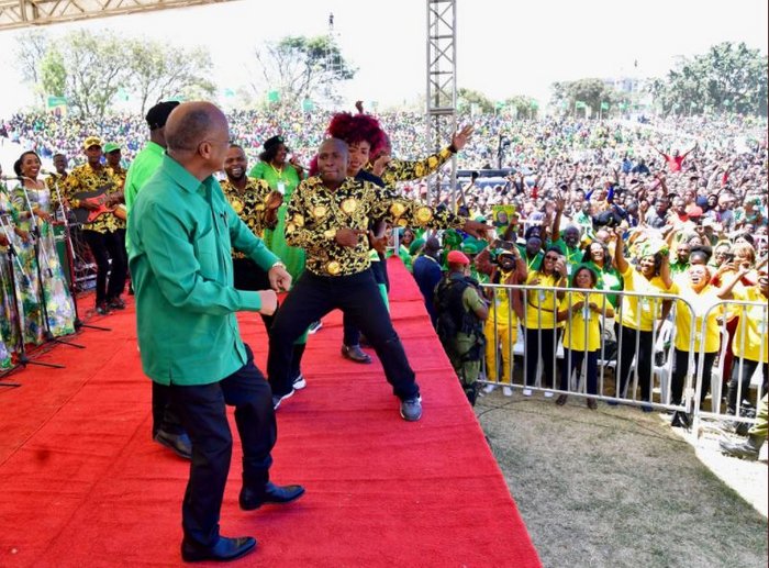 JPM Alivyosakata Rumba na Wasanii Dodoma – Video - Global Publishers