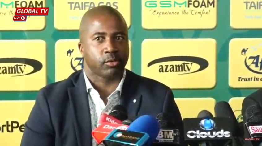 Senzo Naye Aibuka, Amfungukia Kocha - Global Publishers