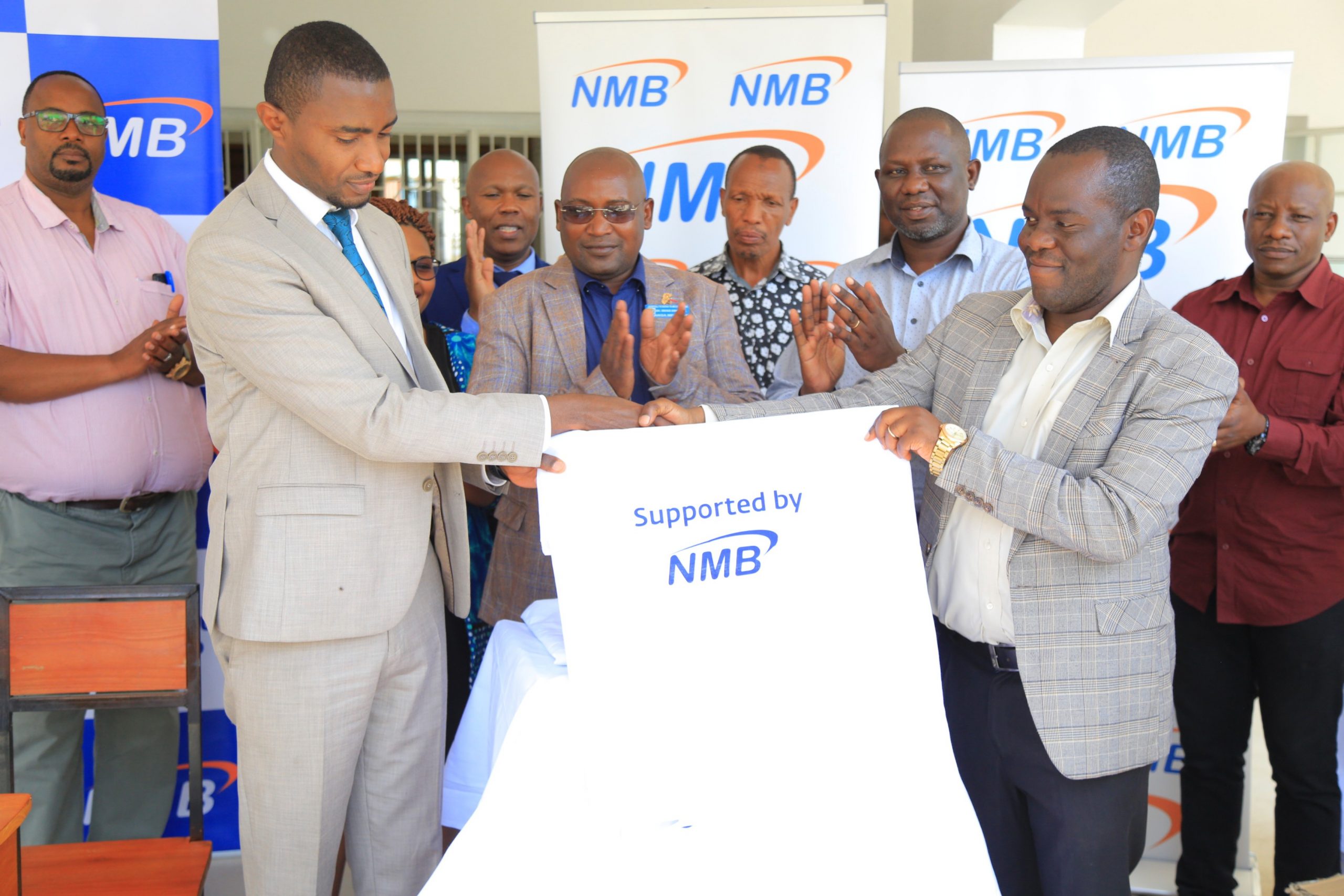 Nmb Yatoa Msaada wa Madawati 50, Mashuka 180 na Ndoo Hospitali ya Rufaa Dodoma - Global Publishers
