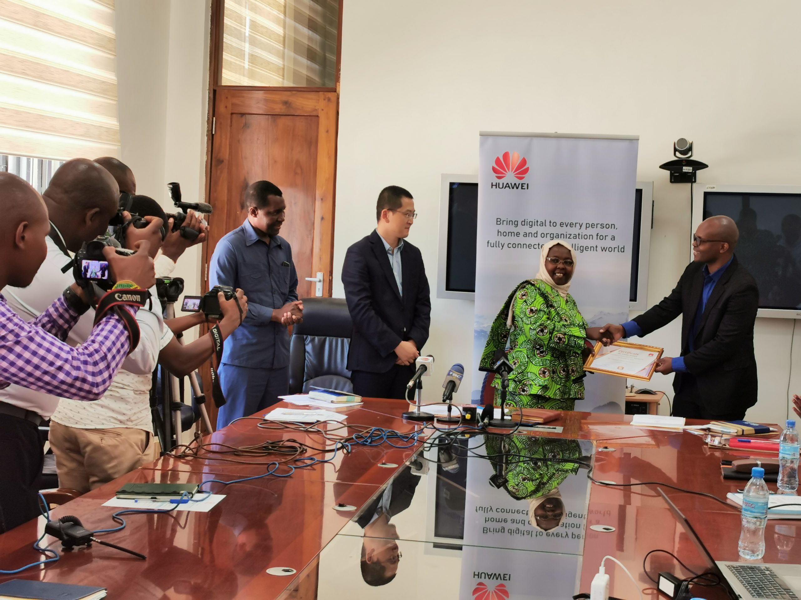 Huawei  Yatoa Mafunzo Ya Teknolojia ya 5G Kwa Watumishi Wa Umma. - Global Publishers