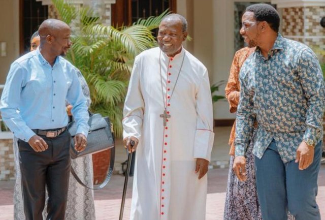 Makonda, Gwajima Wakutana kwa Pengo - Global Publishers