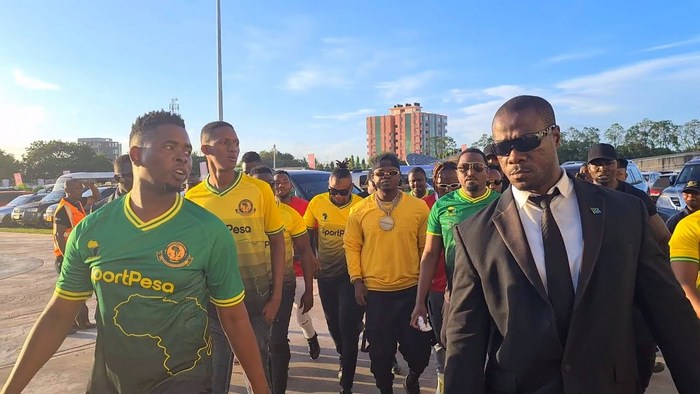 Shangwe la Harmonize Akiwasili Taifa Simba na Yanga – Video - Global Publishers