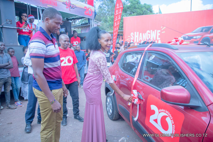 Shangwe Shangwena, Vodacom Yamzawadia Gari Mkazi wa Arusha - Global Publishers