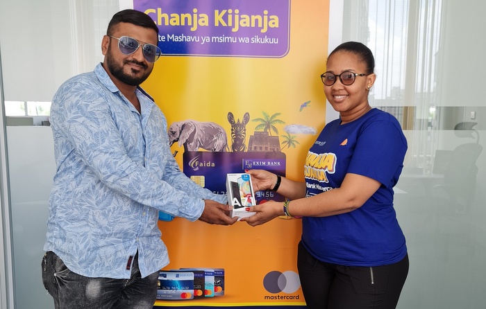 Washindi Chanja Kijanja Na Exim Mastercard Wasomba Zawadi - Global Publishers