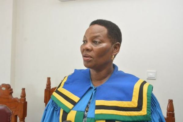 DED Ubungo Atua Kwenye Shule Wanayokaa Chini – Video - Global Publishers
