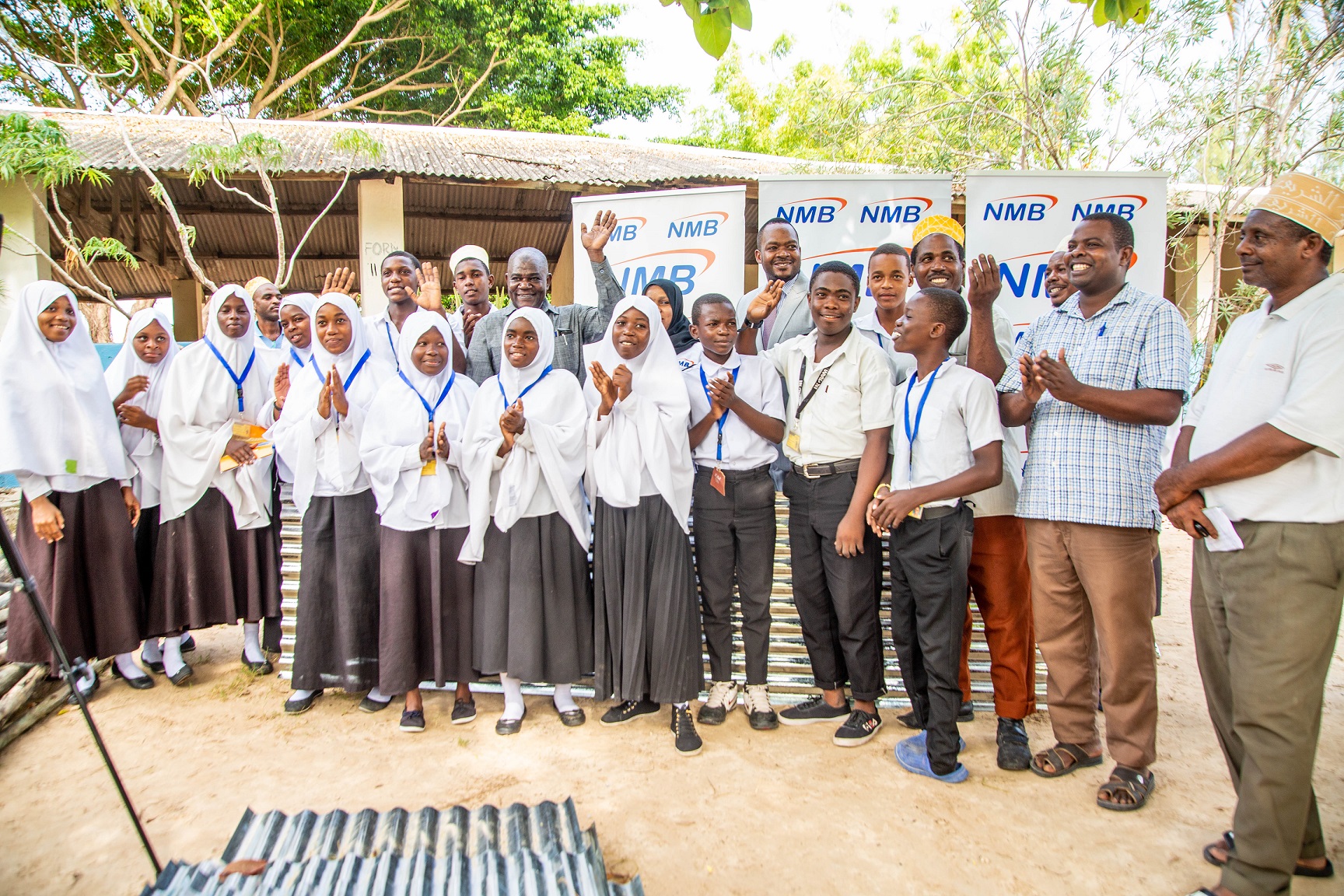 Shule ya Sekondari Jambiani Yapatiwa Msaada wa Mabati - Global Publishers