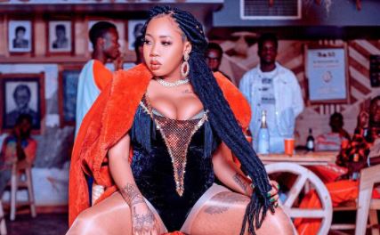 Amber Lulu: Kukaa Uchi ni Ushamba - Global Publishers