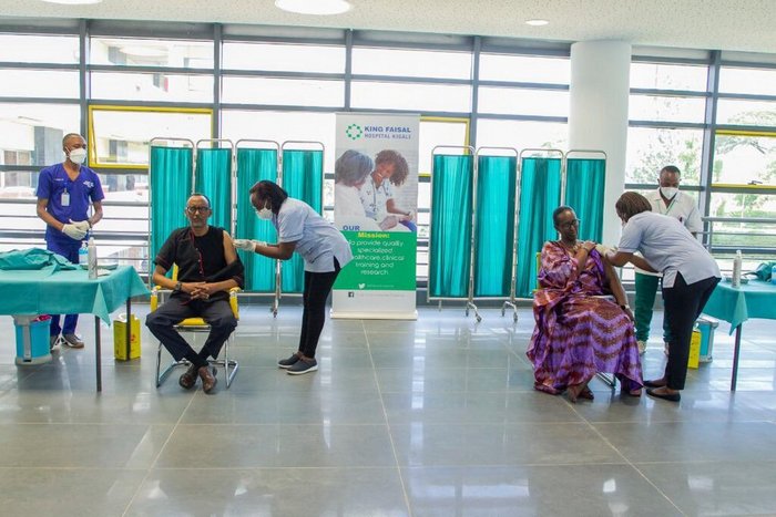 Rais Kagame, Mkewe Wachanjwa Kinga ya Covid19 - Global Publishers