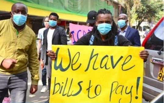 Wakenya Waandamana Kisa Masharti ya Covid19 - Global Publishers