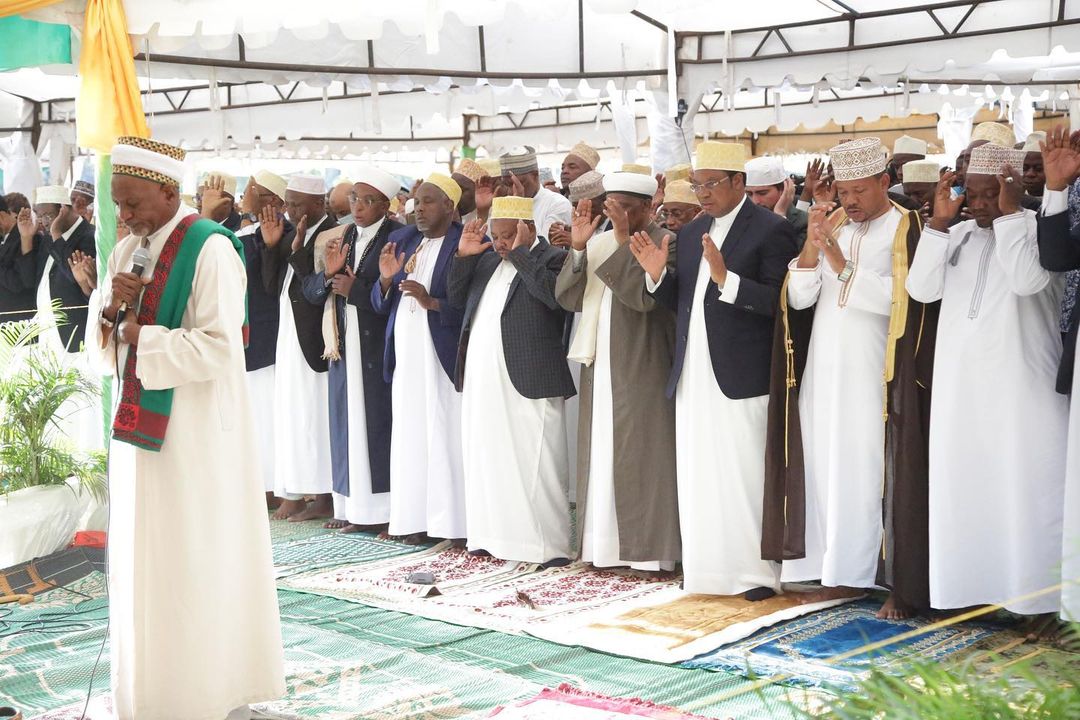 Waziri Mkuu Ashiriki Swala ya Eid, Mnazi Mmoja Dar  – Video - Global Publishers