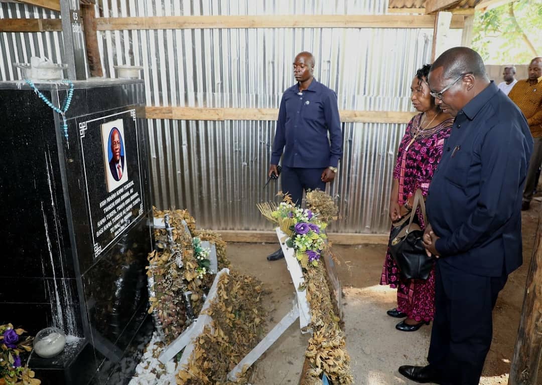 Dkt. Mpango Atembelea Kaburi la Magufuli - Global Publishers