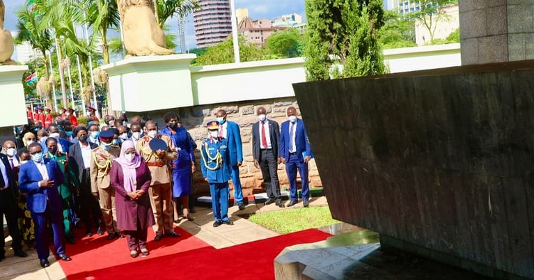 Rais Samia Atoa Heshima Kwenye Kaburi la Hayati Mzee Jomo Kenyatta - Global Publishers