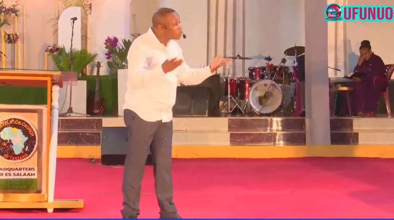 Mchawi Hasomei Kuroga, Mimi Siwezi Kufanya Hiyo Komedi – Video - Global Publishers