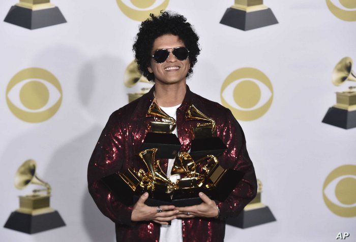 Bruno Mars Aweka Rekodi ya Dunia - Global Publishers