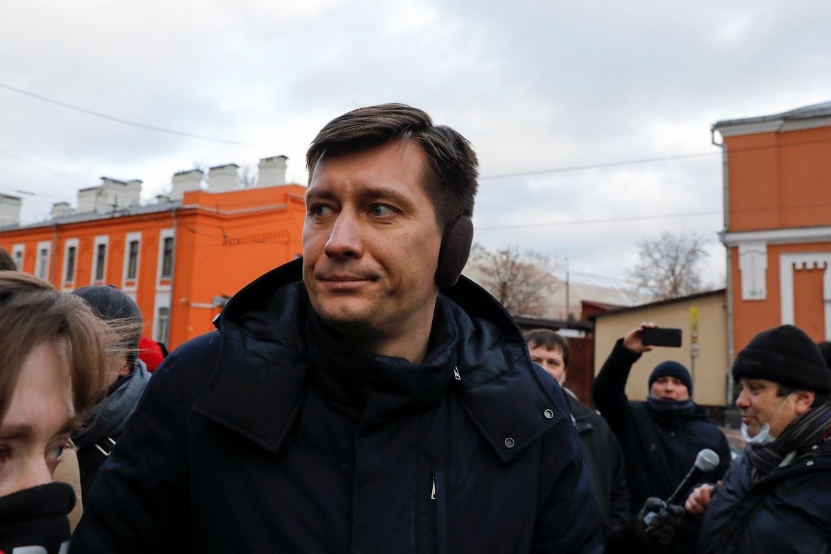 Mkosoaji wa Ikulu Atiwa Nguvuni - Global Publishers