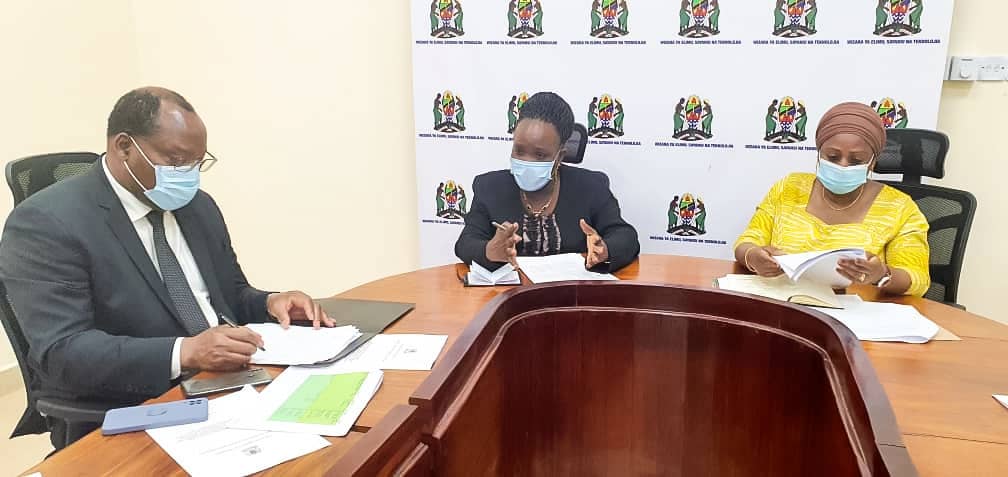 Prof.Ndalichako Akutana na Mkurugenzi Mtendaji wa Benki ya Dunia