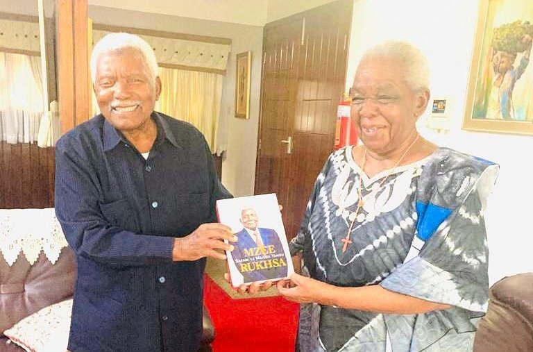 Rais Mstaafu Mwinyi Amkabidhi Mama Maria Nyerere Kitabu - Global Publishers