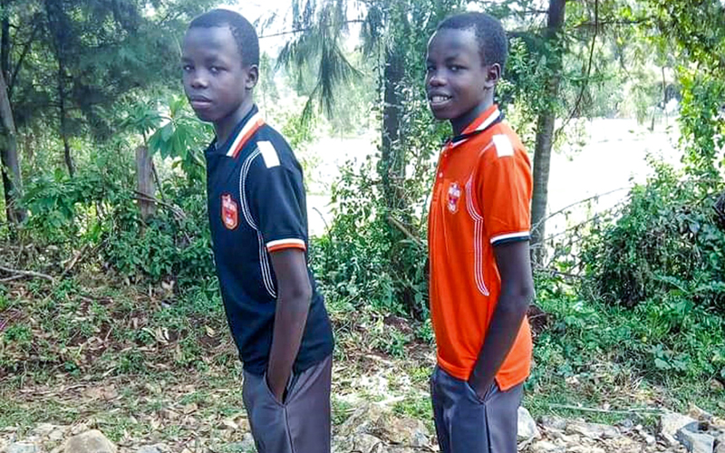 Huzuni- Pacha Wafa Baharini Wakiwa Wamekumbatiana - Global Publishers