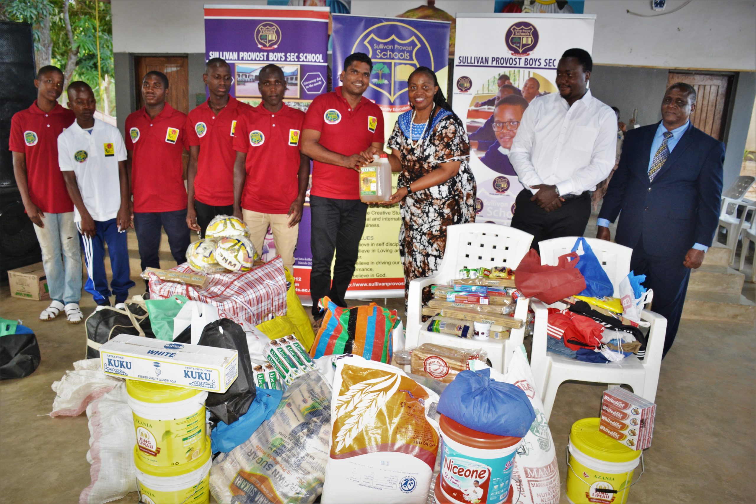 Wanafunzi wa Sekondari ya Sullivan Provost Wawakumbuka Wenye Mahitaji - Global Publishers