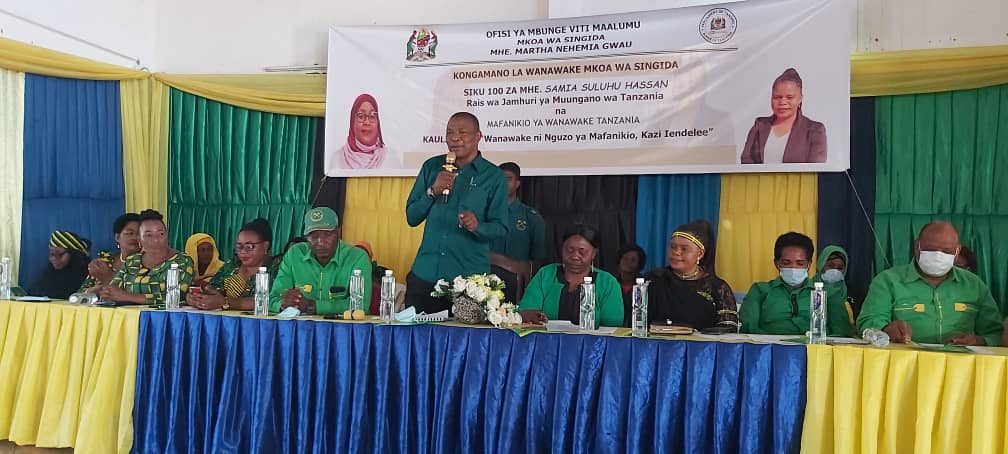 Mbunge wa CCM Singida Atoa Bima za Afya Kwa Wanawake 400 - Global Publishers