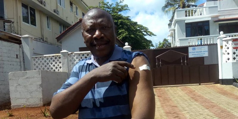 Prof. Lipumba Apata Chanjo ya  Covid-19 – Video - Global Publishers