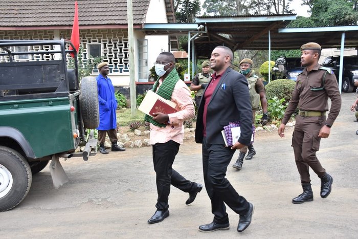 Ole Sabaya Apona, Afika Mahakamani - Global Publishers