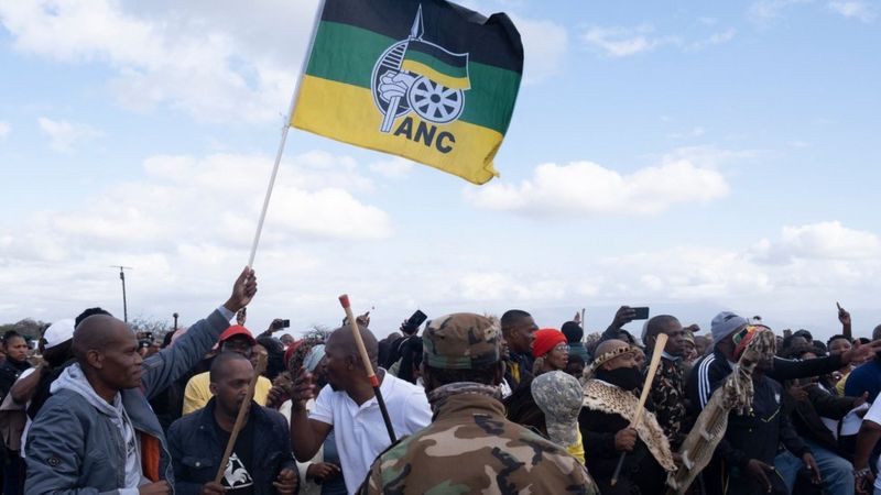 Wafuasi wa Rais Zuma Wazingira Nyumbani Kwake Asikamatwe - Global Publishers