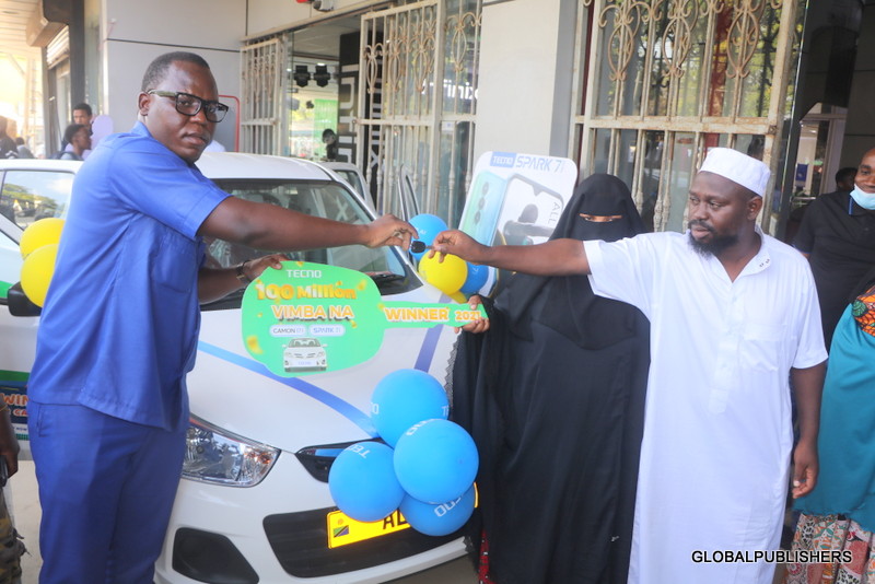 TECNO Yawafanyia Kufuru Wateja Wake, Yakabidhi Gari Mpyaaa Wengine Mafriji na Pikipiki - Global Publishers