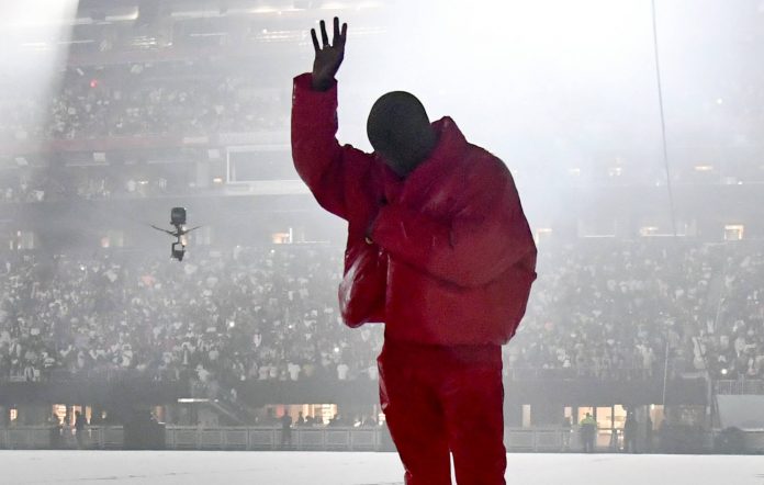 Kanye Awatuhumu Universal Kuachia Albamu Yake Bila Ridhaa