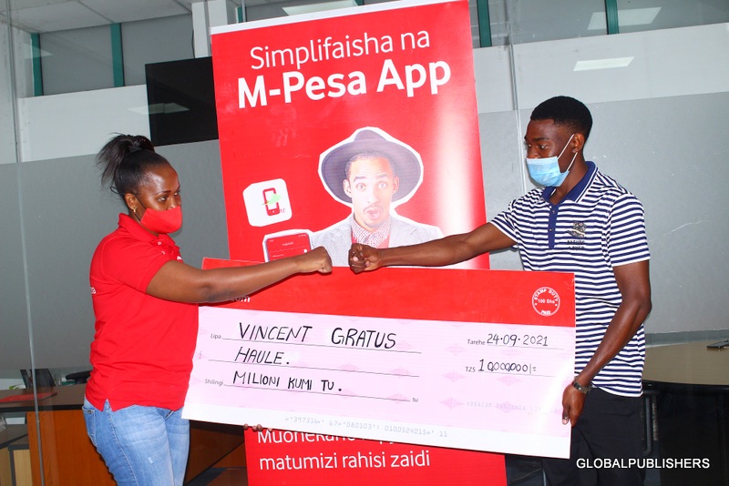 Vodacom Plc Yatoa Zawadi kwa Mshindi wa Promosheni ya Tusua Mapene - Global Publishers