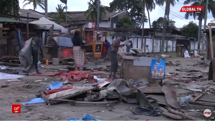 Watu Wasiojulikana Wavunja Mabanda ya Machinga Usiku – Video - Global Publishers