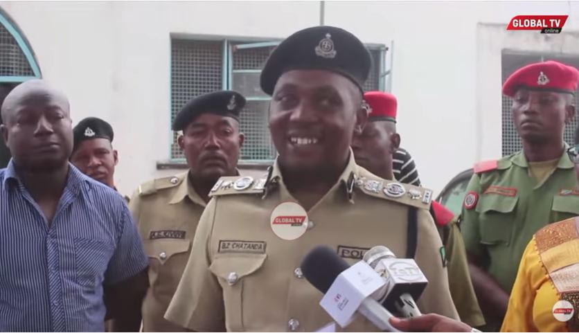 Sakata la Askari Wanaodaiwa Kuwapapasa Wadada, Kamanda Afunguka – Video - Global Publishers