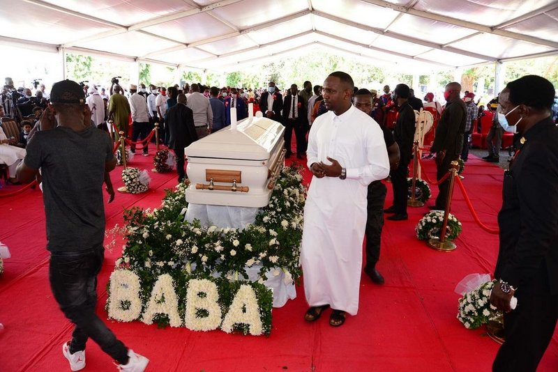 Mwili wa Hans Pope Waagwa Dar  (Pichaz + Video) - Global Publishers