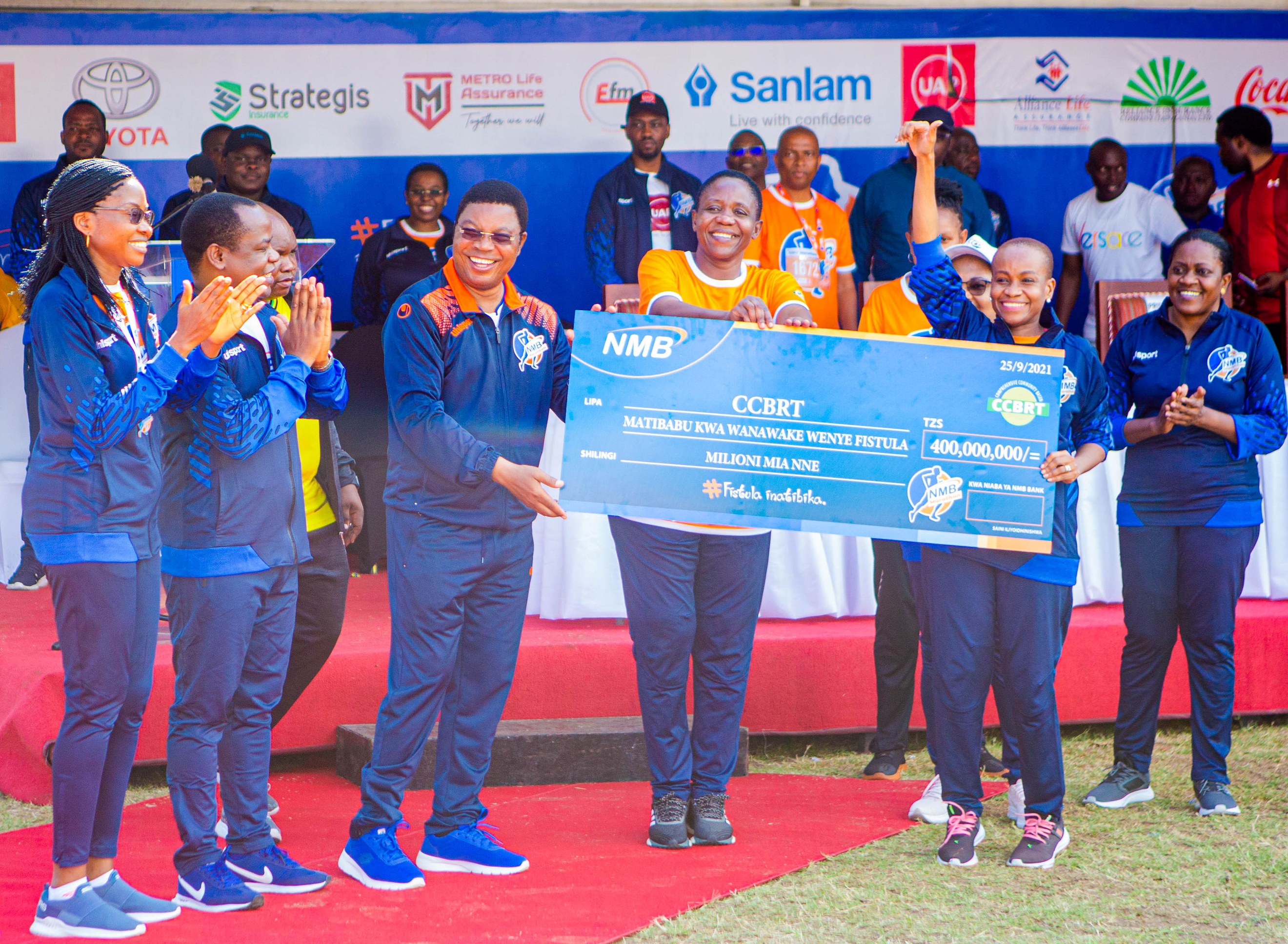 Waziri Mkuu Akabidhi Mil 400/= Kutoka NMB Kuchangia Akina Mama Wenye Fistula - Global Publishers