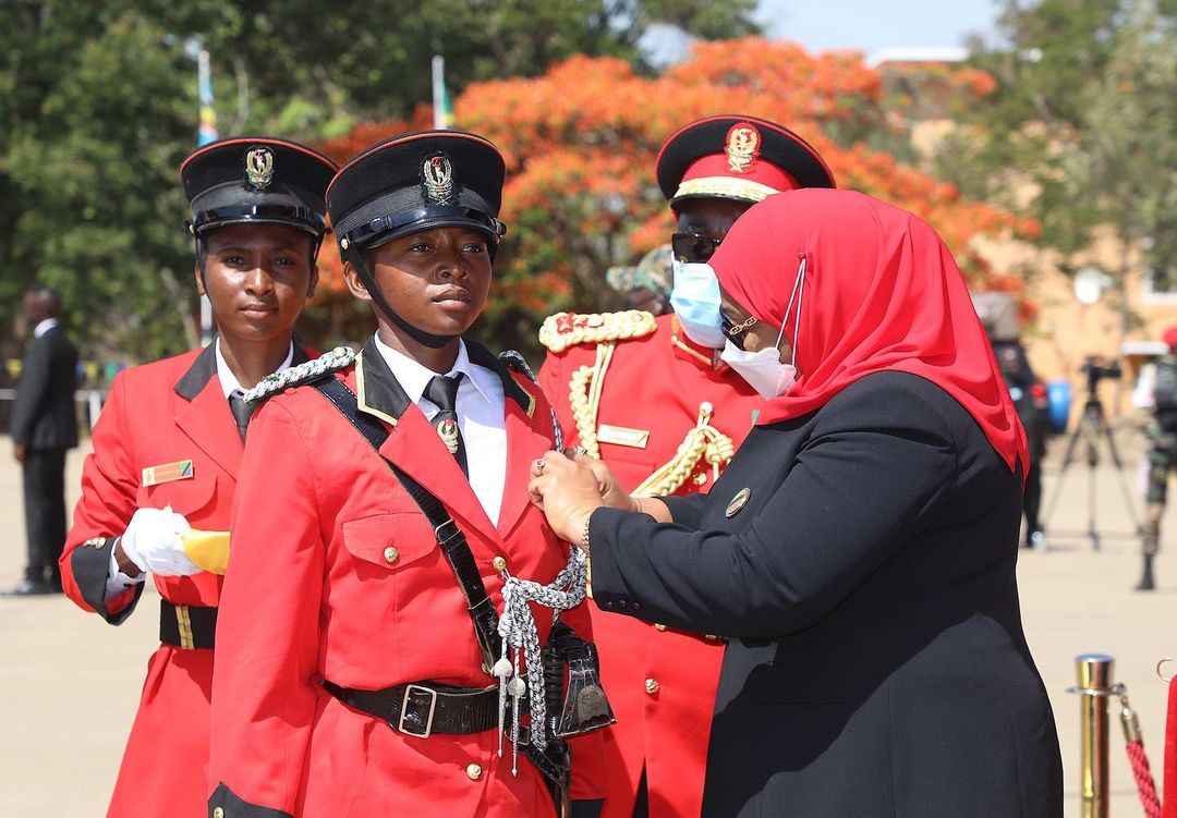 Rais Samia Awatunuku Kamisheni Maofisa 118 wa JWTZ - Global Publishers
